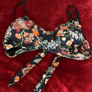 Cupshe Floral Bikini set size medium VGUC